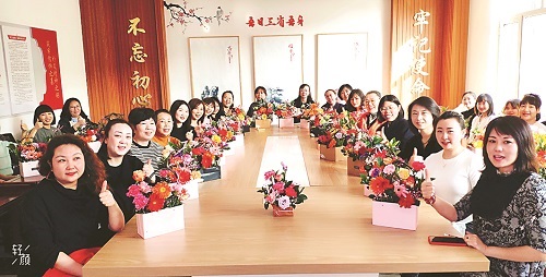 “巾帼心系企 建功新时代” 一一包头热力集团女工倡议书7.jpg